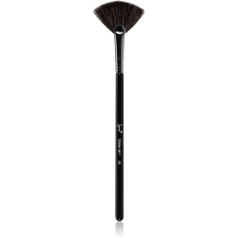 Sigma Beauty Face F42 Strobing Fan™ Brush štetec na rozjasňovač 1 ks